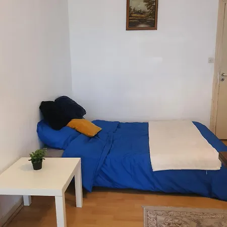 Ideal Pour 2 Personnes, Proche Commerces Et Centre-ville *